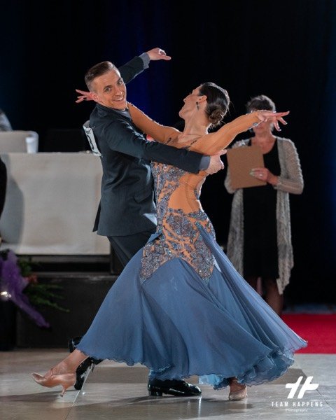 Ballroom couple in a deep dip